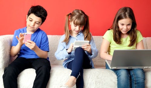 تغییر مفهوم کودکی در دنیای امروز/تبلت و موبایل همدم جدید کودکان