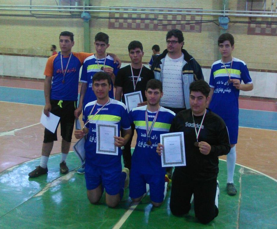 تیم دانش آموزان شهر توپ آغاج در مسابقات قهرمانی آموزشگاه های شهرستان بیجار سوم شد